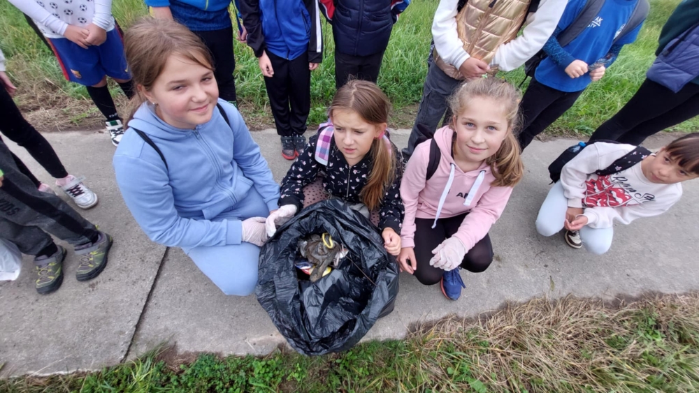 "Dzik nie świni w lesie. A Ty? W naturę z kulturą" - 32 akcja Sprzątanie Świata