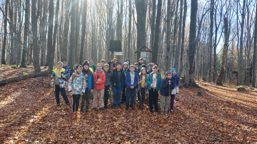 Halloweenowy rajd pieszy z udziałem klas V, VI i VII